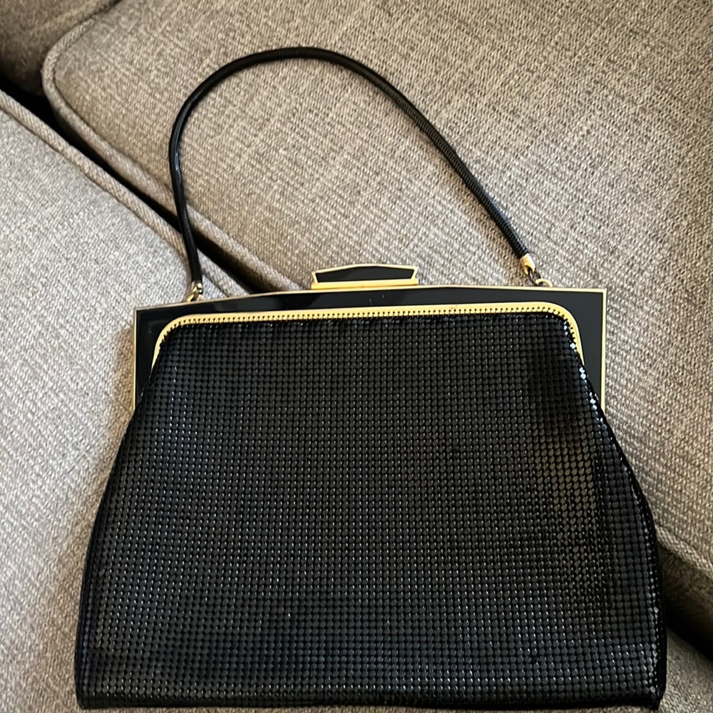 Beautiful black vintage hand bag in great condition.